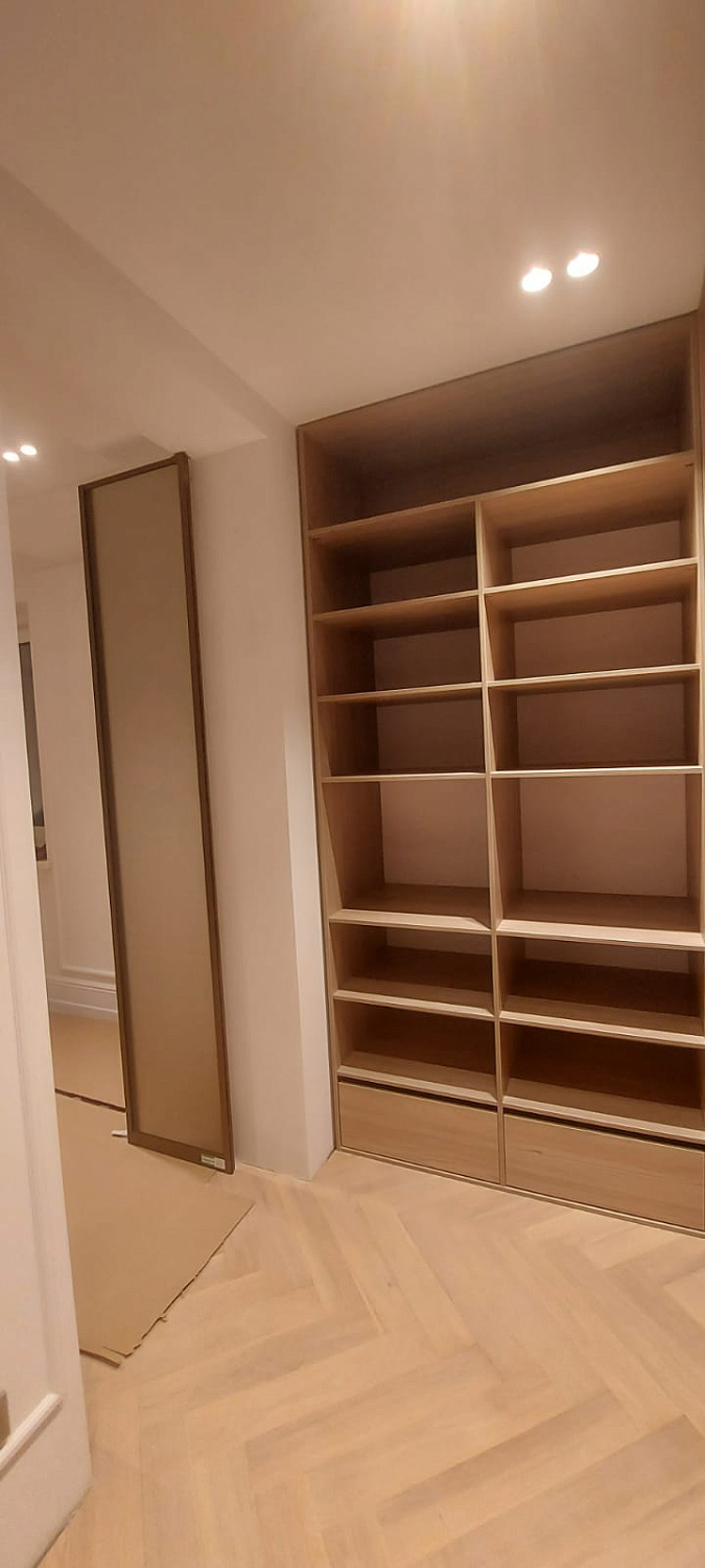 Гардеробная из ЛДСП с распашными дверьми на системе 4в1